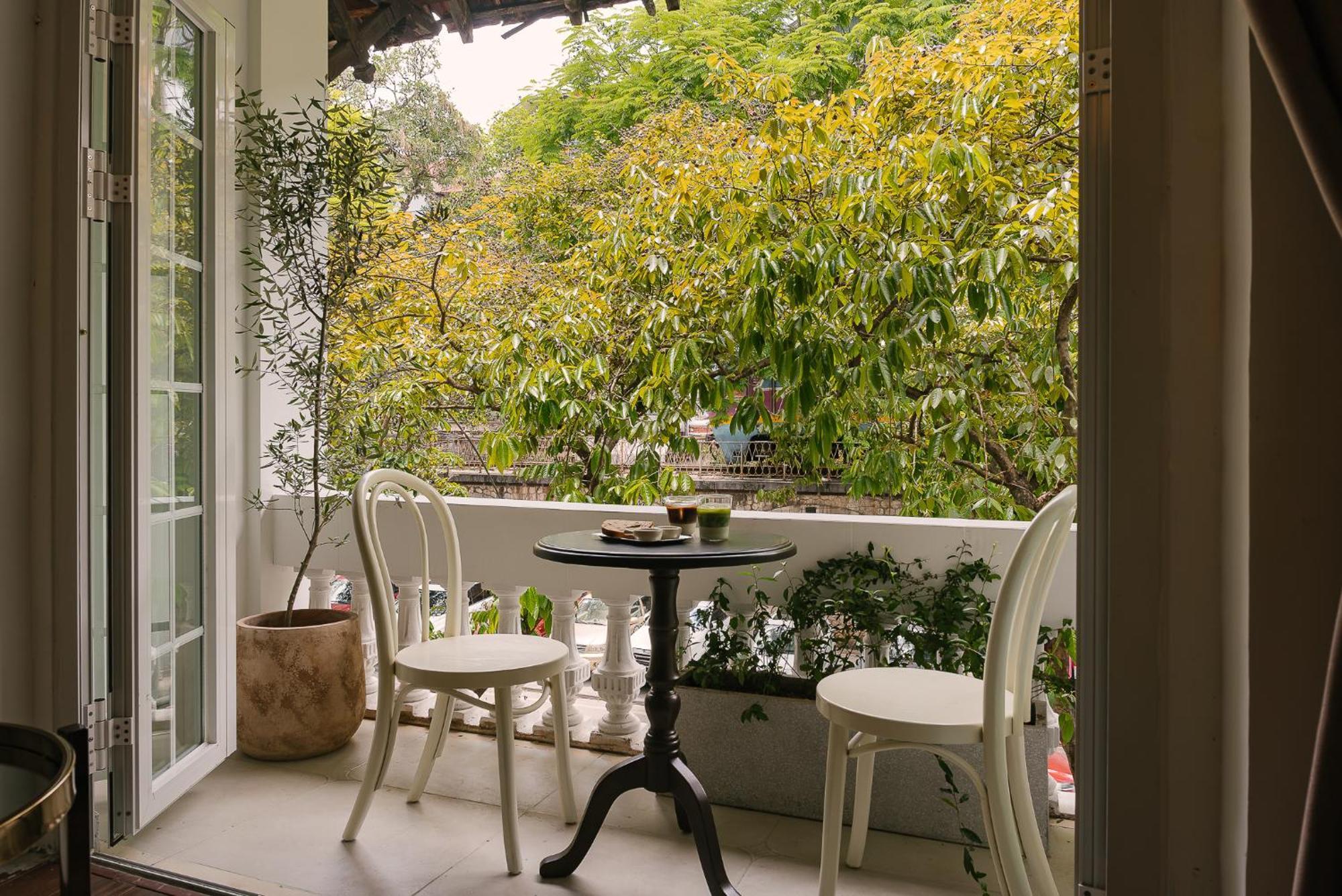 Phung Hung House Trainstreet Bed & Breakfast